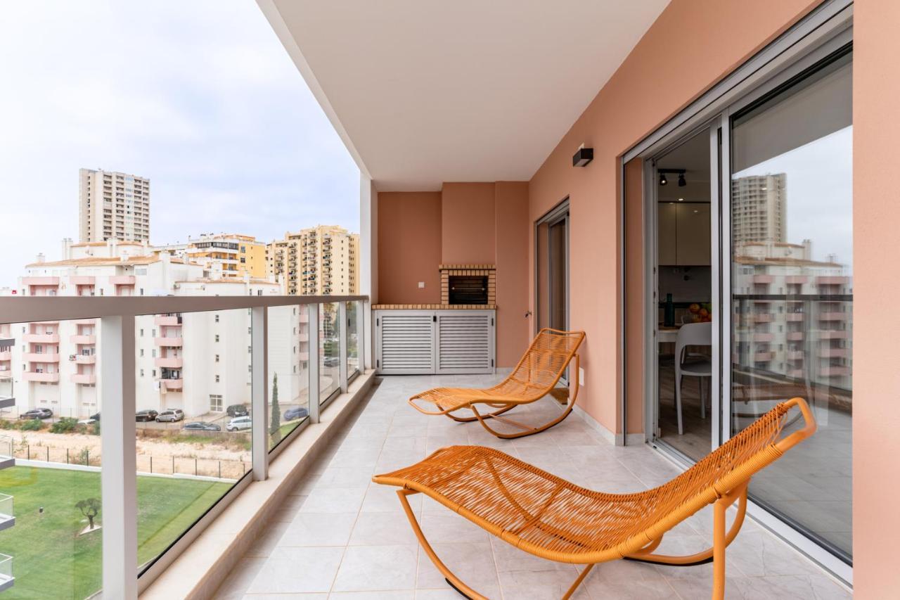 Sunny Brand New 2-Bedroom Apt - 500M From Praia Da Rocha With Ac And Pool! Portimao Ngoại thất bức ảnh