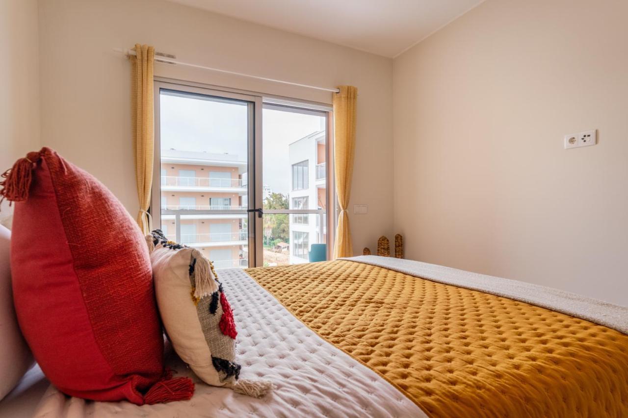 Sunny Brand New 2-Bedroom Apt - 500M From Praia Da Rocha With Ac And Pool! Portimao Ngoại thất bức ảnh