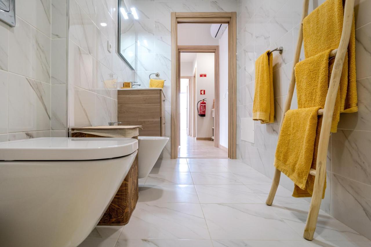 Sunny Brand New 2-Bedroom Apt - 500M From Praia Da Rocha With Ac And Pool! Portimao Ngoại thất bức ảnh