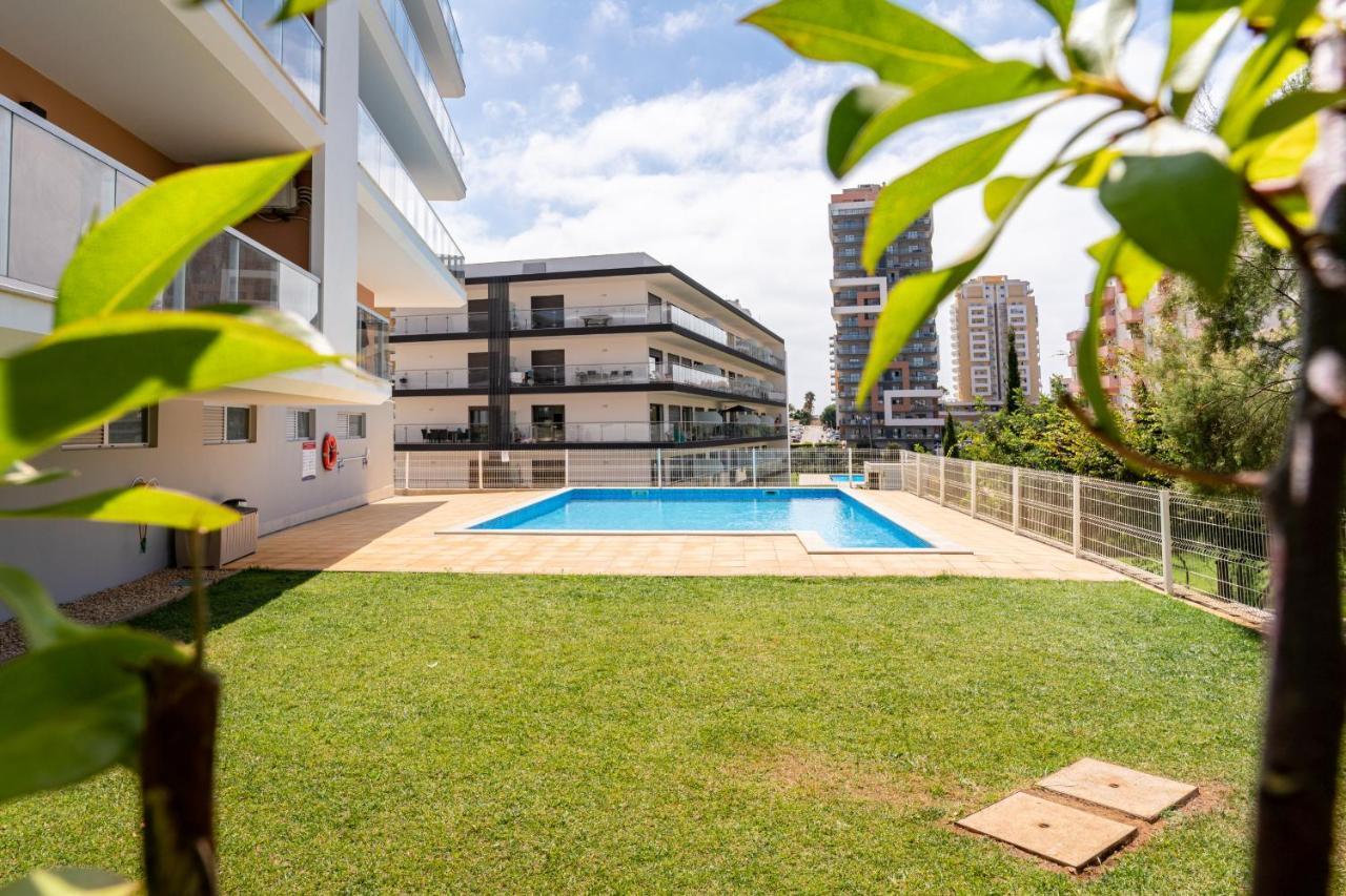 Sunny Brand New 2-Bedroom Apt - 500M From Praia Da Rocha With Ac And Pool! Portimao Ngoại thất bức ảnh