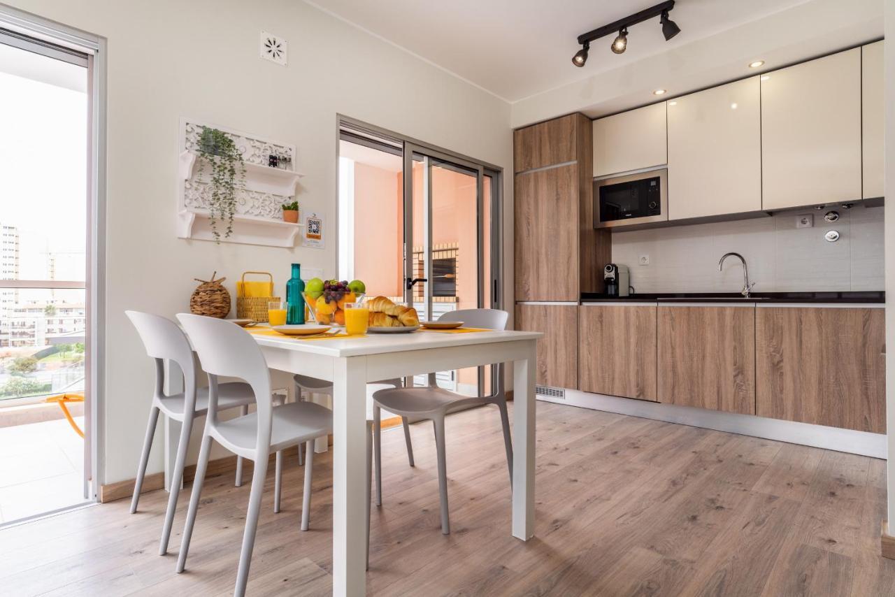 Sunny Brand New 2-Bedroom Apt - 500M From Praia Da Rocha With Ac And Pool! Portimao Ngoại thất bức ảnh