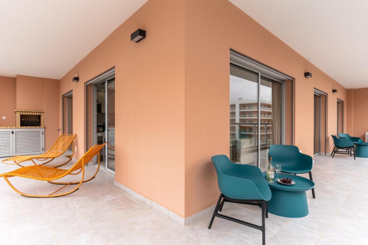 Sunny Brand New 2-Bedroom Apt - 500M From Praia Da Rocha With Ac And Pool! Portimao Ngoại thất bức ảnh