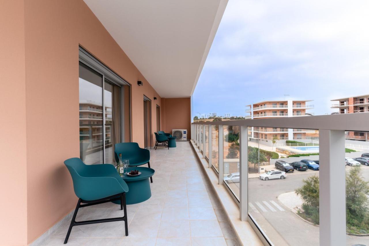 Sunny Brand New 2-Bedroom Apt - 500M From Praia Da Rocha With Ac And Pool! Portimao Ngoại thất bức ảnh